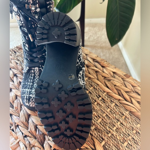 MARKDOWN on Jennifer Lopez NWOT Size 8 Plaid Platform Boots - Picture 5 of 8